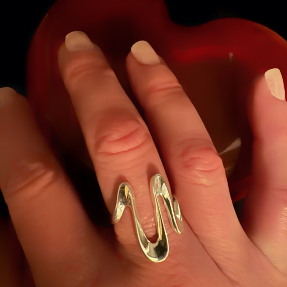 Sterling Silver "Heartbeat" Ring - Picture 1 of 4